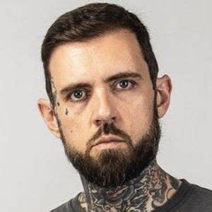 Adam22 Net Worth: How Rich is the YouTuber。